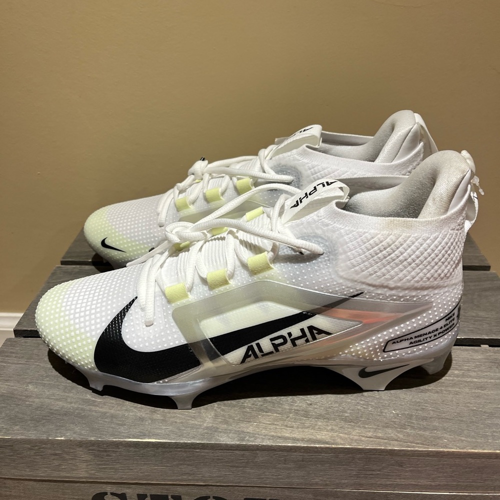 Nike Alpha Menace 4 Elite - Sz 10 NWOB molded